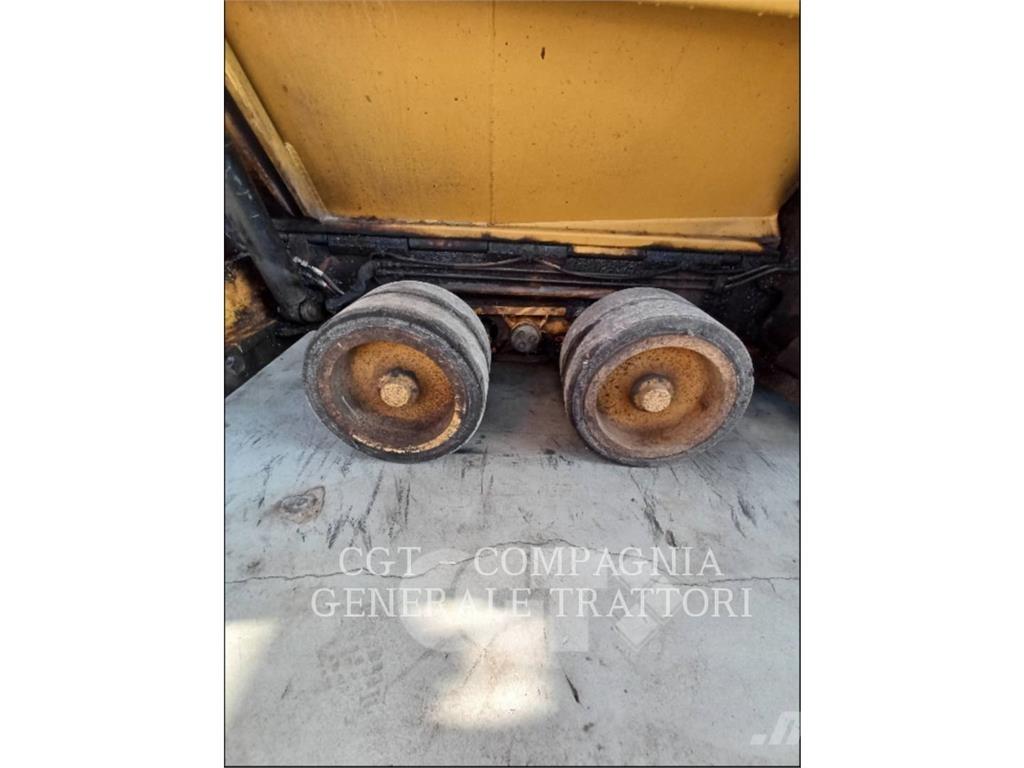 CAT AP300F Asfaltutleggere