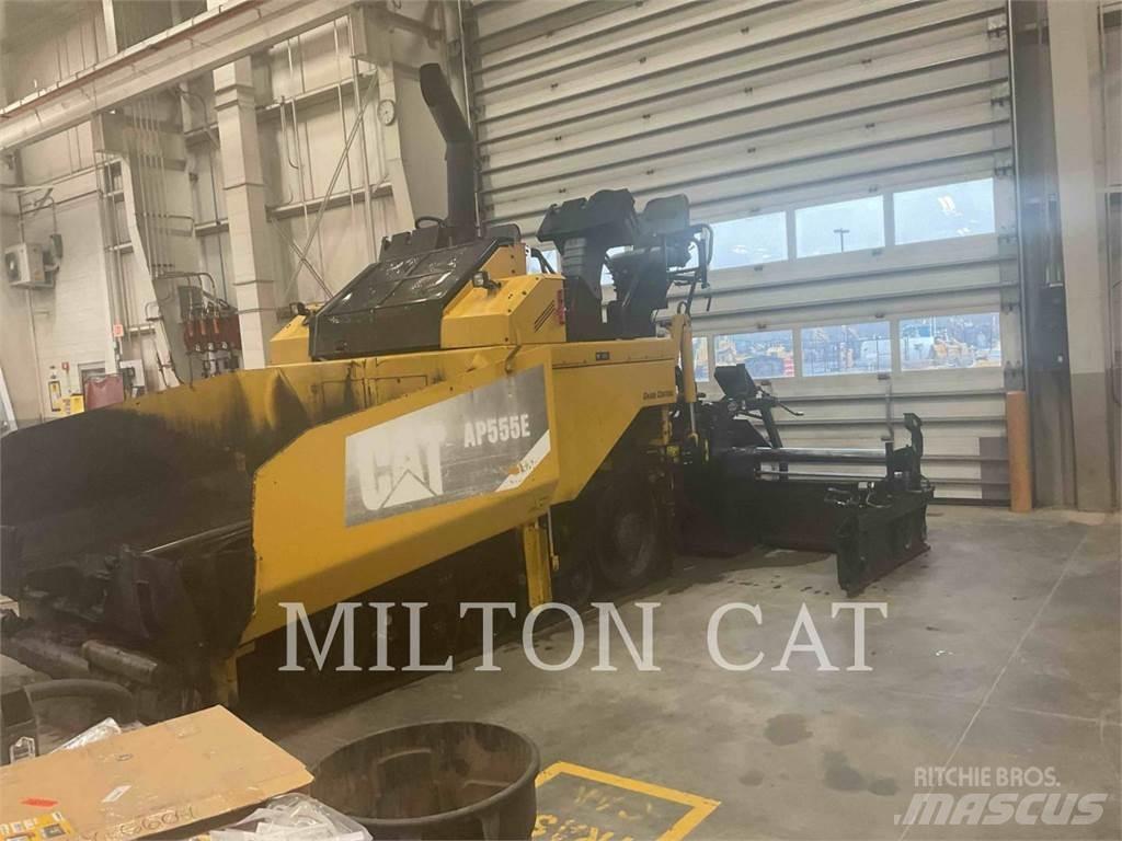 CAT AP555E Asfaltutleggere