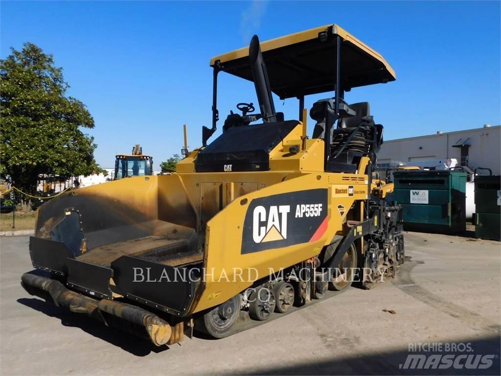 CAT AP555F Asfaltutleggere