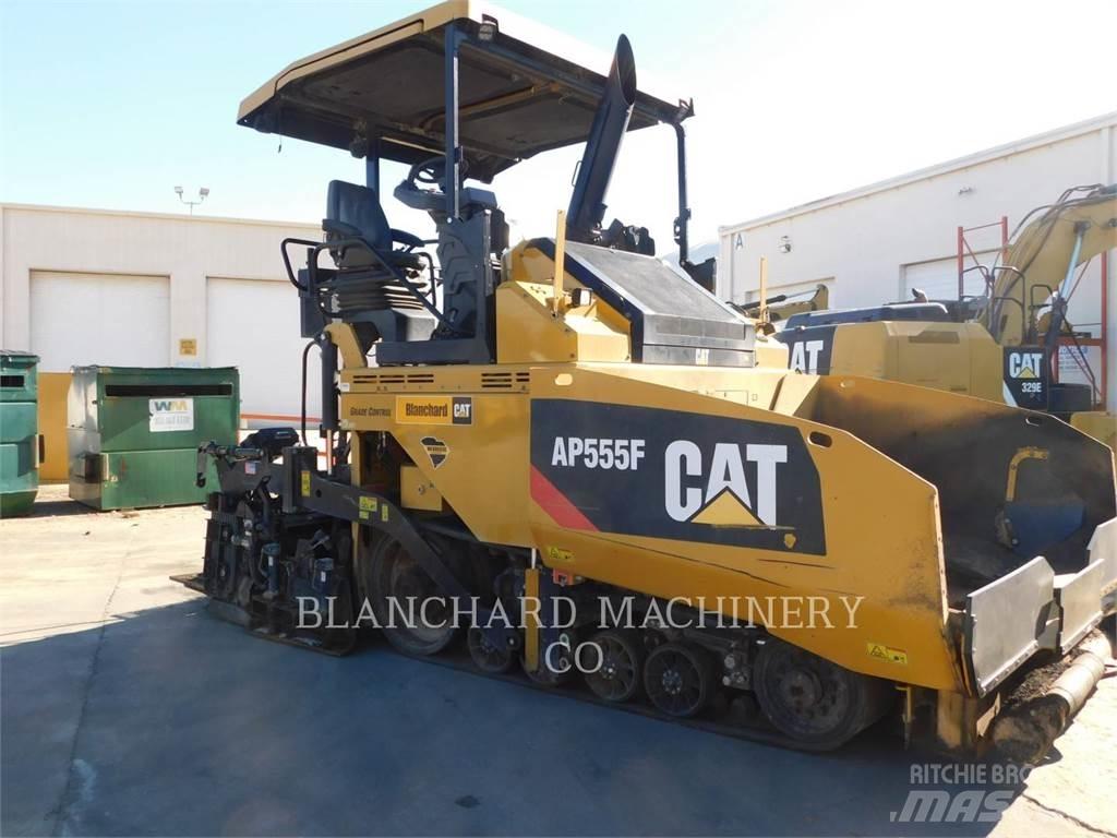 CAT AP555F Asfaltutleggere