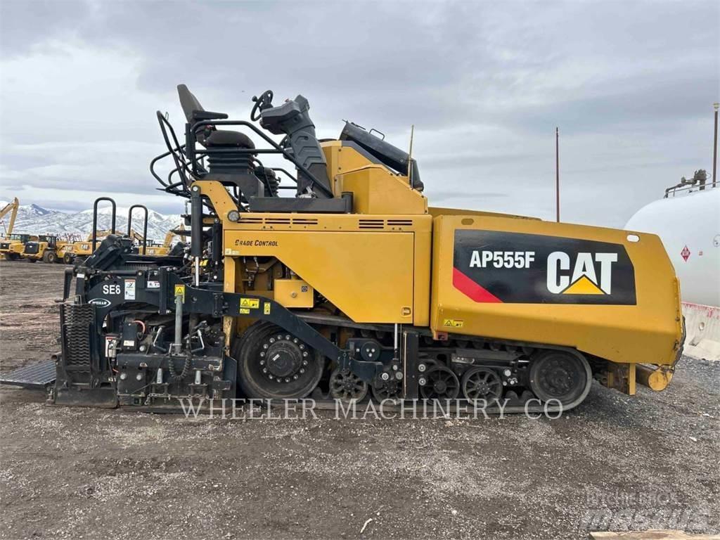 CAT AP555F Asfaltutleggere