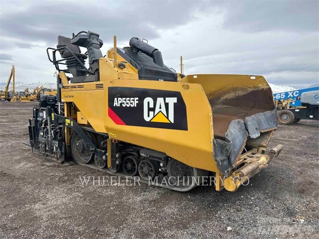 CAT AP555F Asfaltutleggere