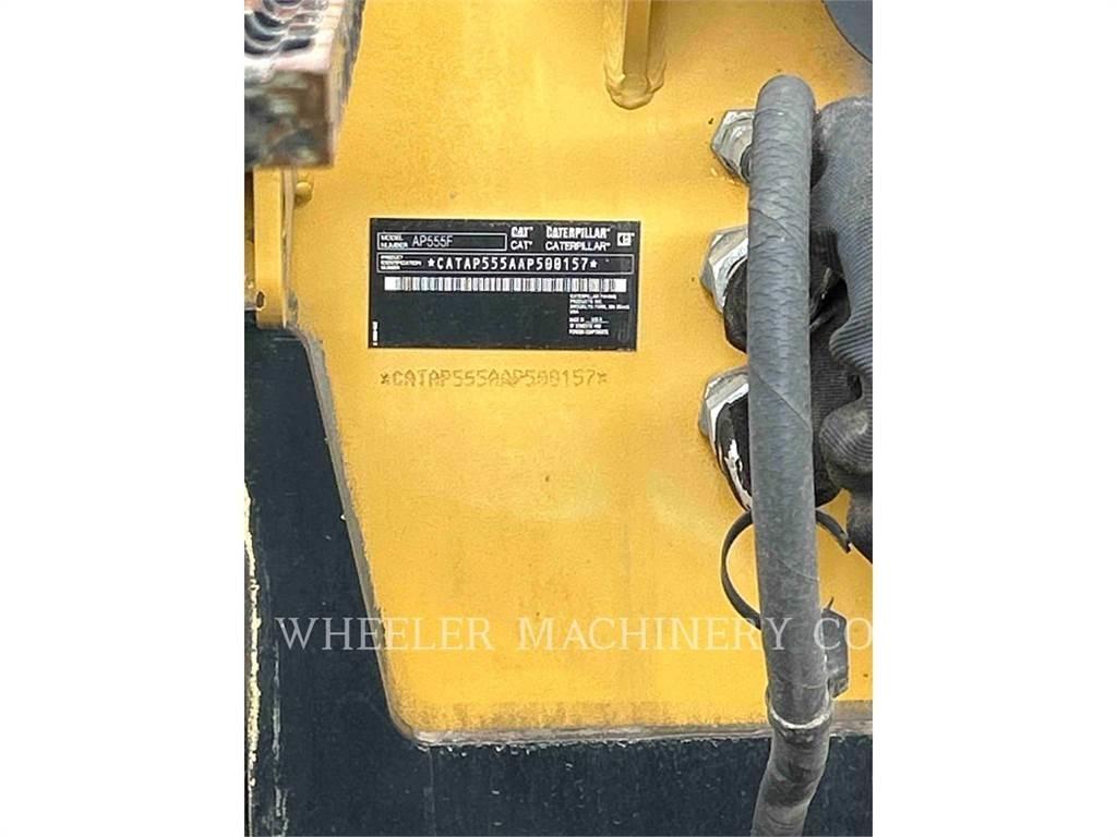 CAT AP555F Asfaltutleggere