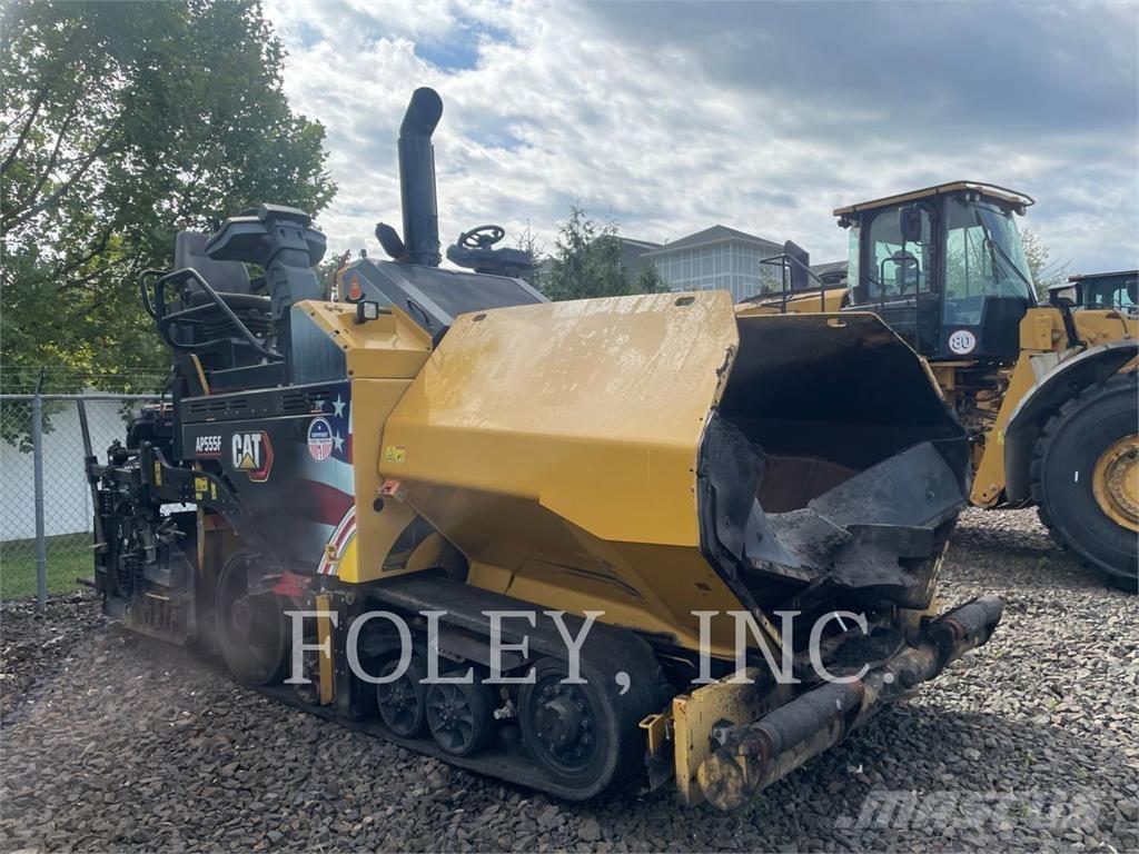 CAT AP555F Asfaltutleggere