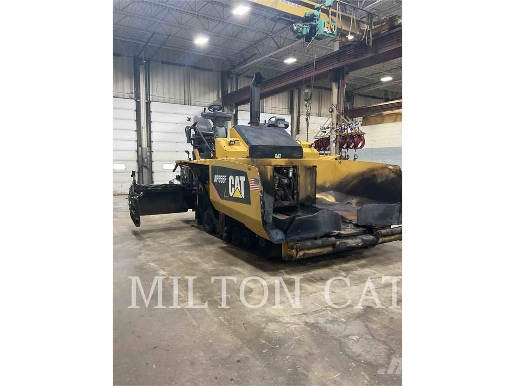 CAT AP555F Asfaltutleggere
