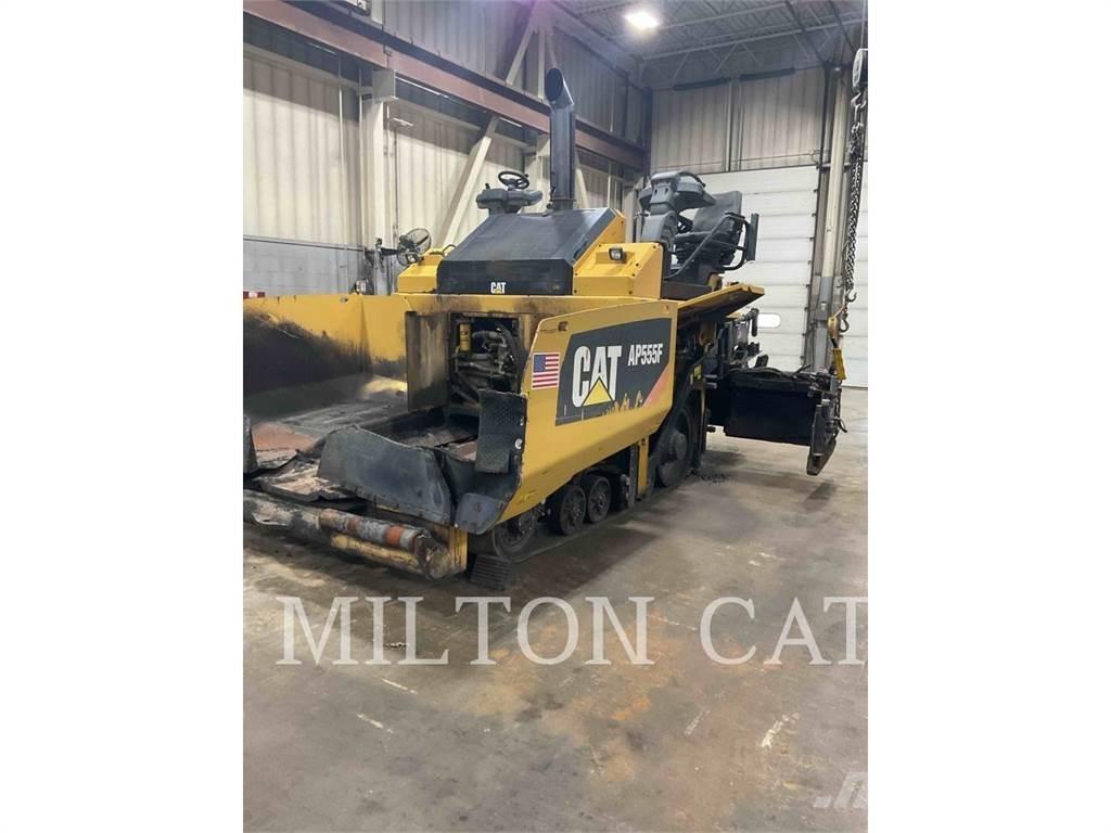 CAT AP555F Asfaltutleggere