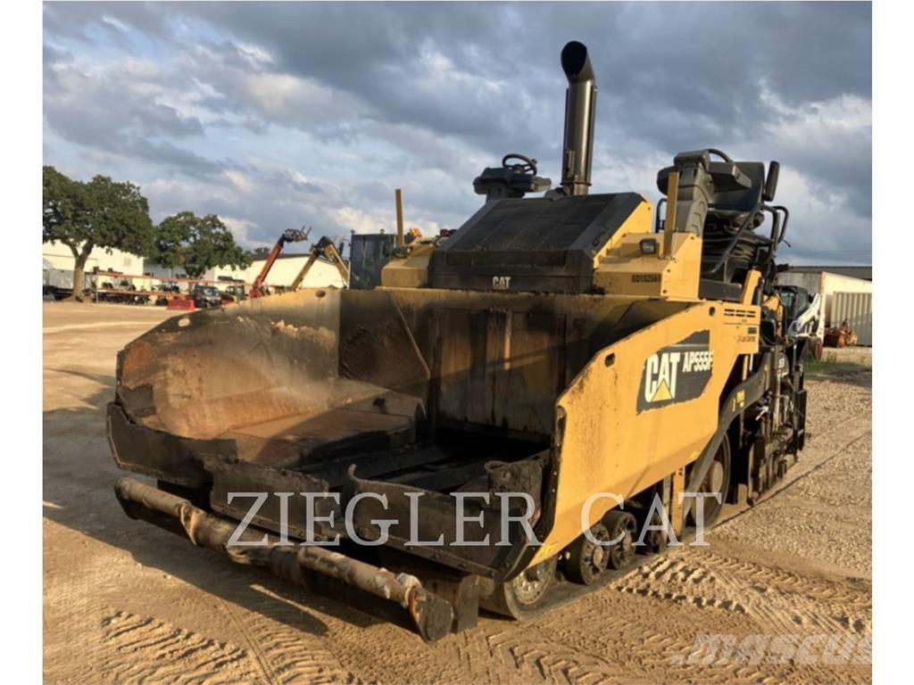 CAT AP555F Asfaltutleggere