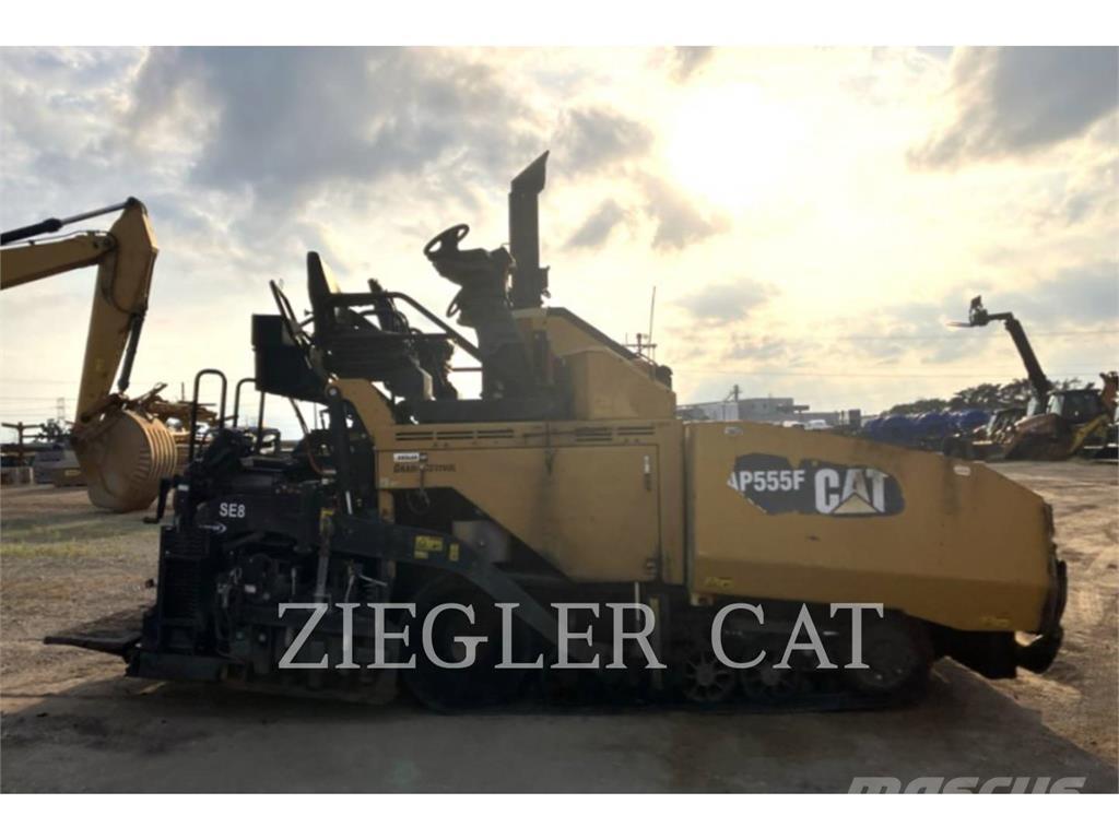 CAT AP555F Asfaltutleggere