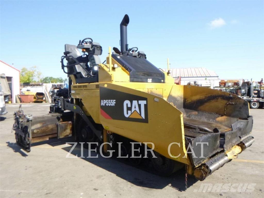 CAT AP555F Asfaltutleggere