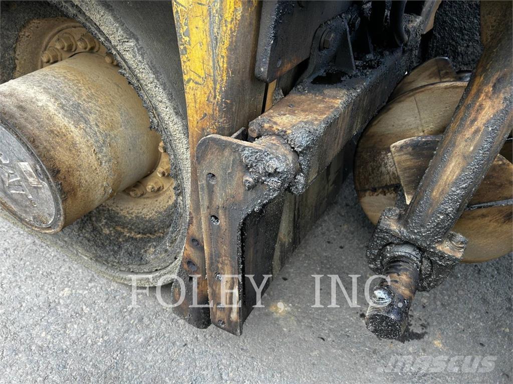 CAT AP655F Asfaltutleggere