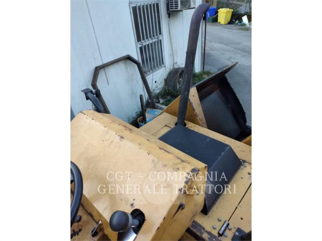 CAT BB730 Asfaltutleggere