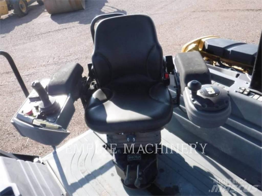 CAT CB13 Tandem Valser