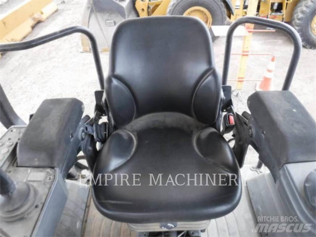 CAT CB13 Tandem Valser