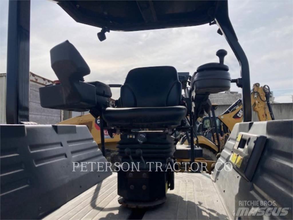 CAT CB13 Tandem Valser