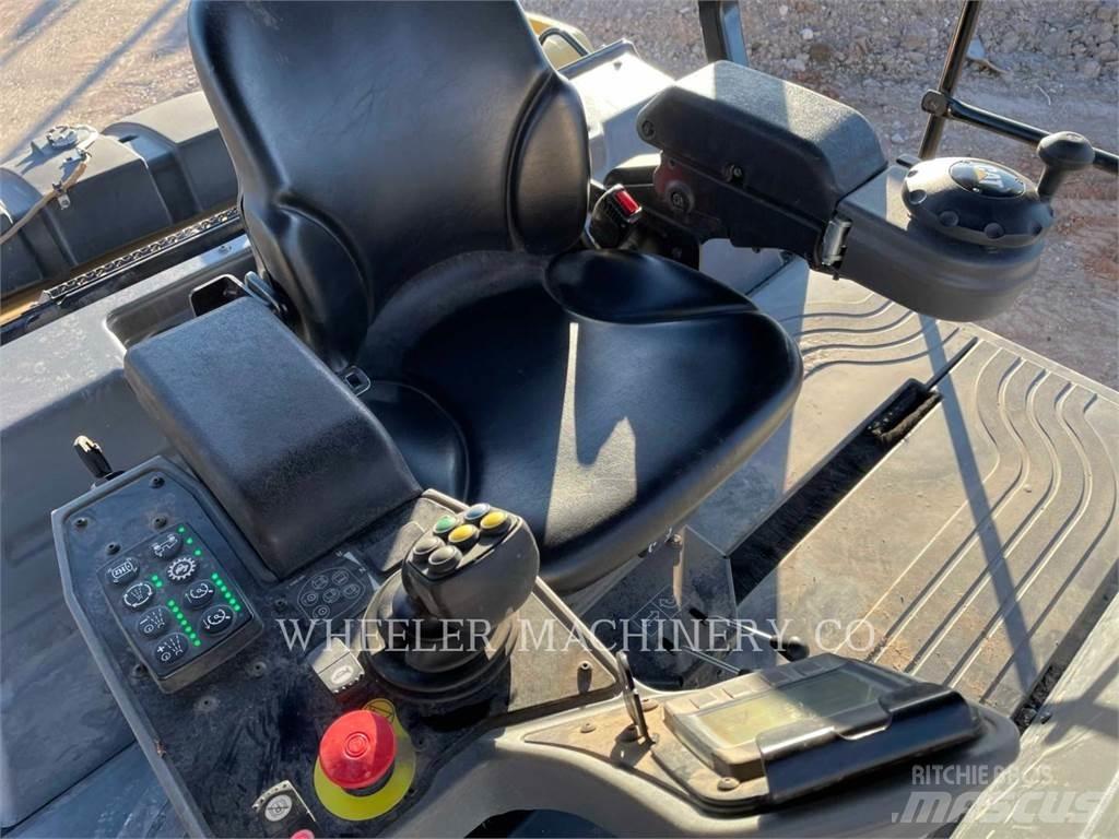 CAT CB15 Tandem Valser