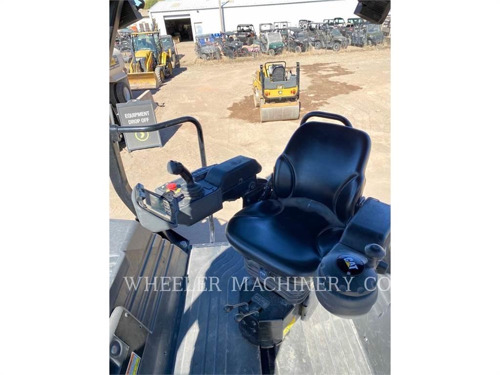 CAT CB15 CW Tandem Valser