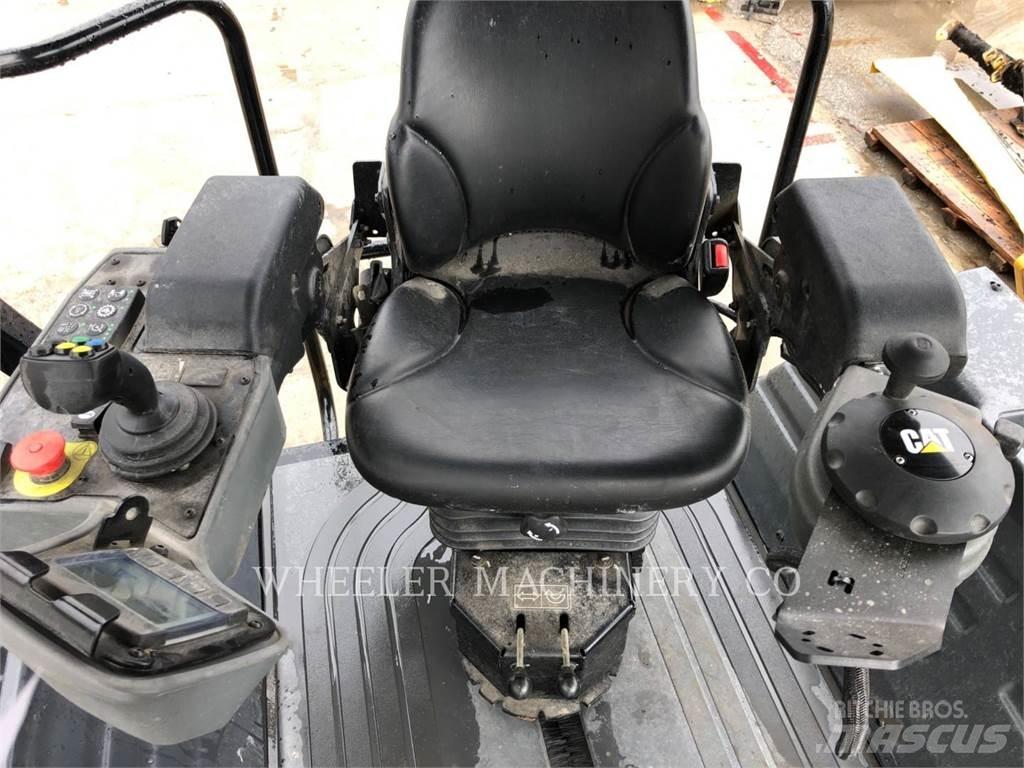 CAT CB15 CW Tandem Valser