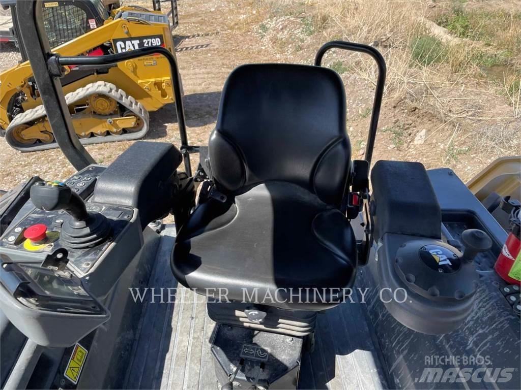 CAT CB15 CW Tandem Valser