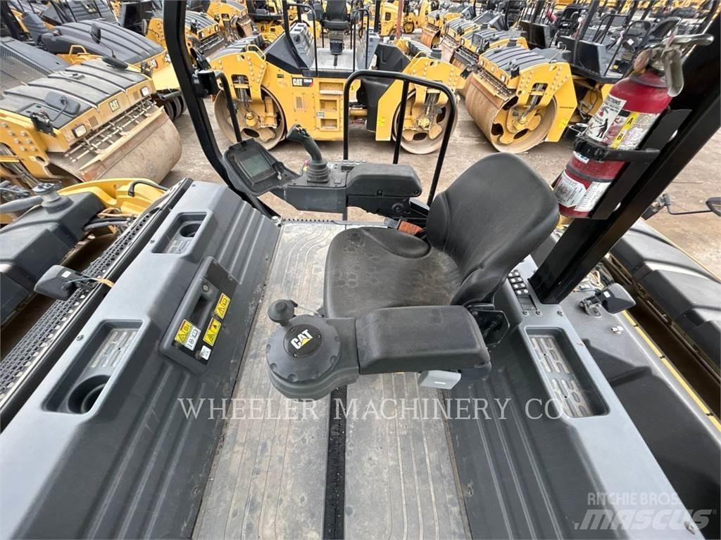 CAT CB15 CW VV Tandem Valser