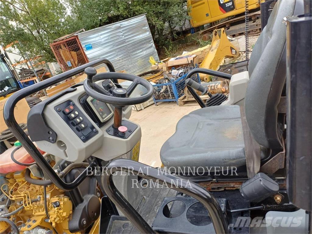 CAT CB2.7LRC Tandem Valser