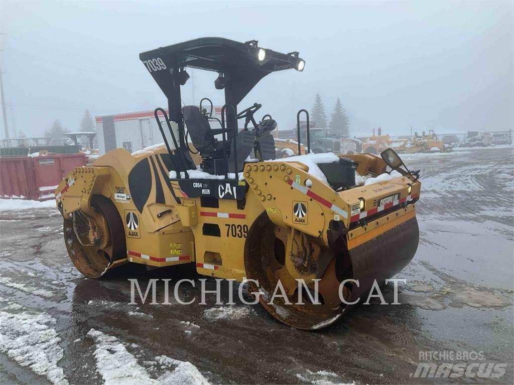 CAT CB54 XW Tandem Valser
