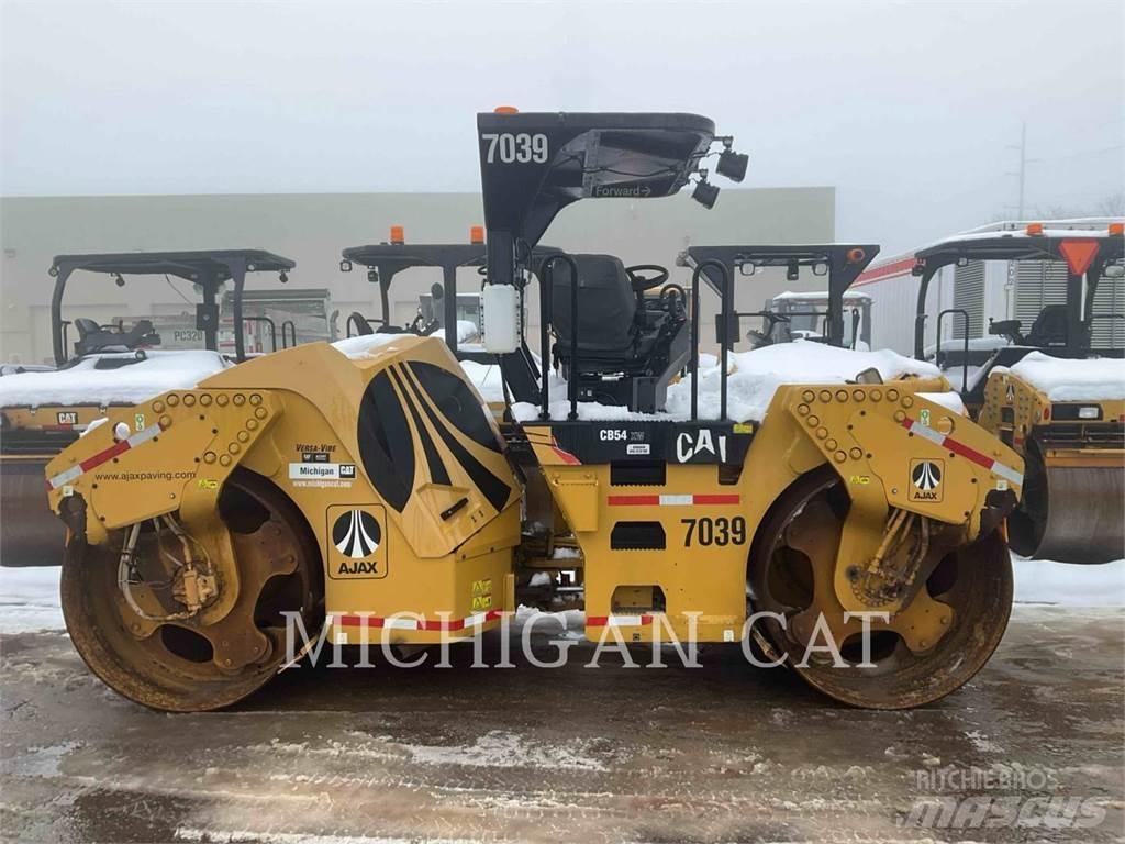 CAT CB54 XW Tandem Valser