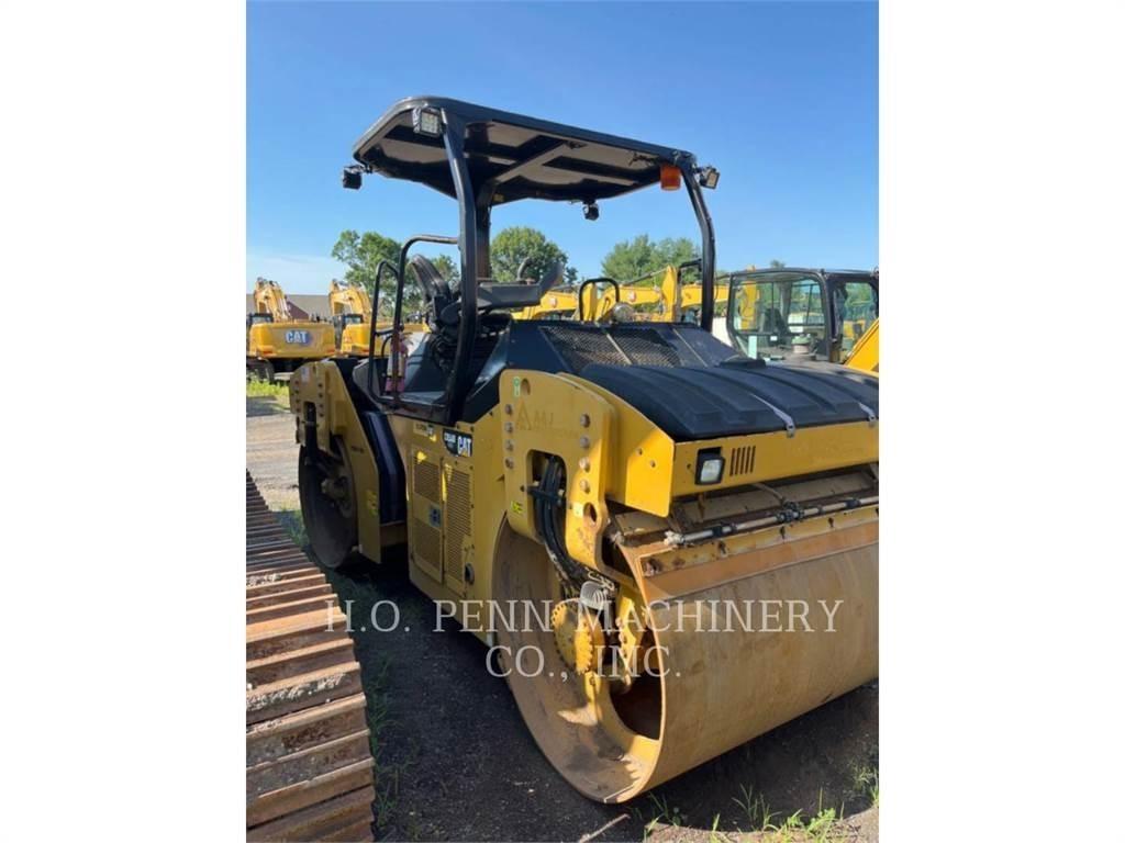 CAT CB54B Tandem Valser