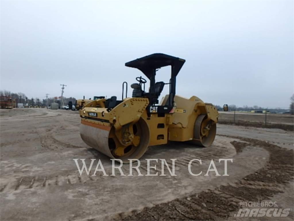 CAT CB64 Asfaltutleggere