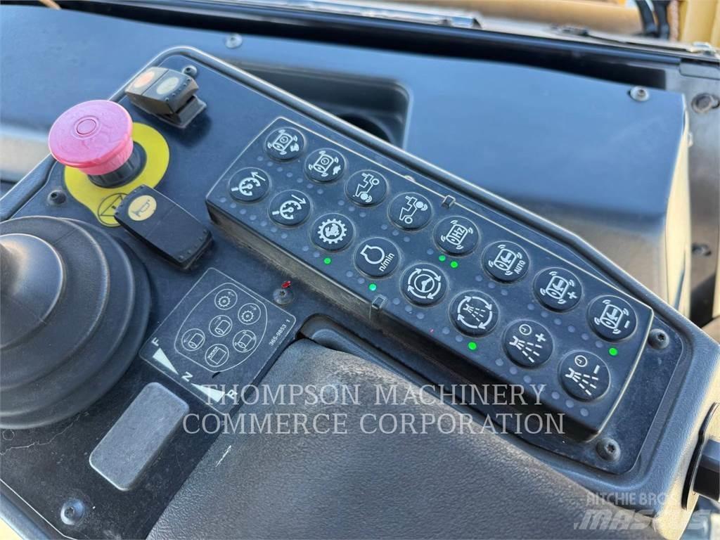 CAT CB64B Tandem Valser