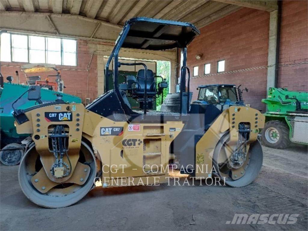 CAT CB7 Asfaltutleggere