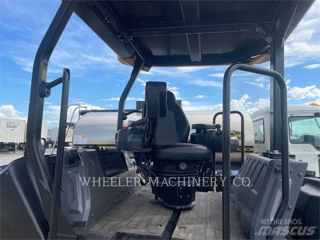 CAT CB7 Tandem Valser