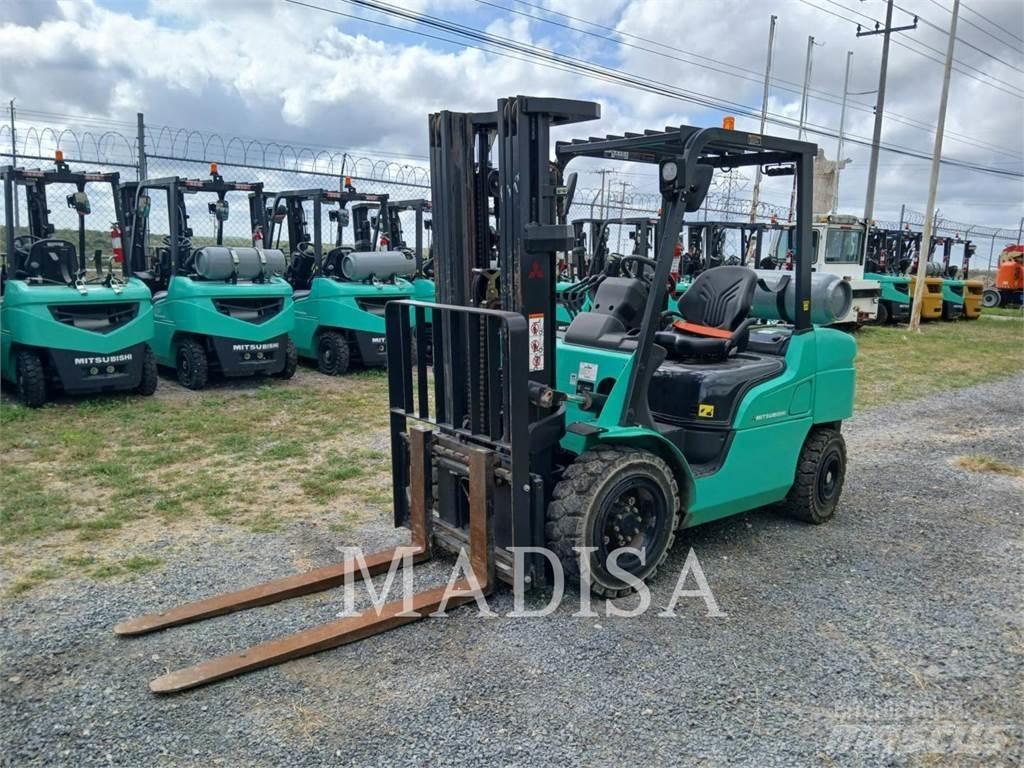 CAT FG30N5-GLE Gaffeltrucker - Annet