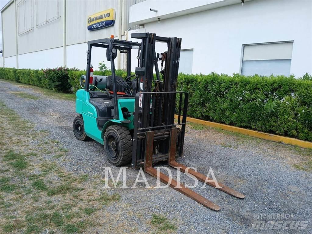 CAT FG30N5-GLE Gaffeltrucker - Annet