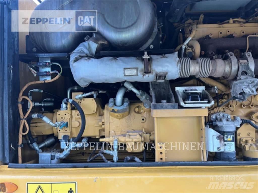 CAT MH3024 Gravemaskiner for riving