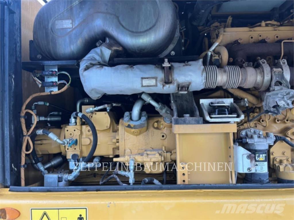CAT MH3024 Gravemaskiner for riving