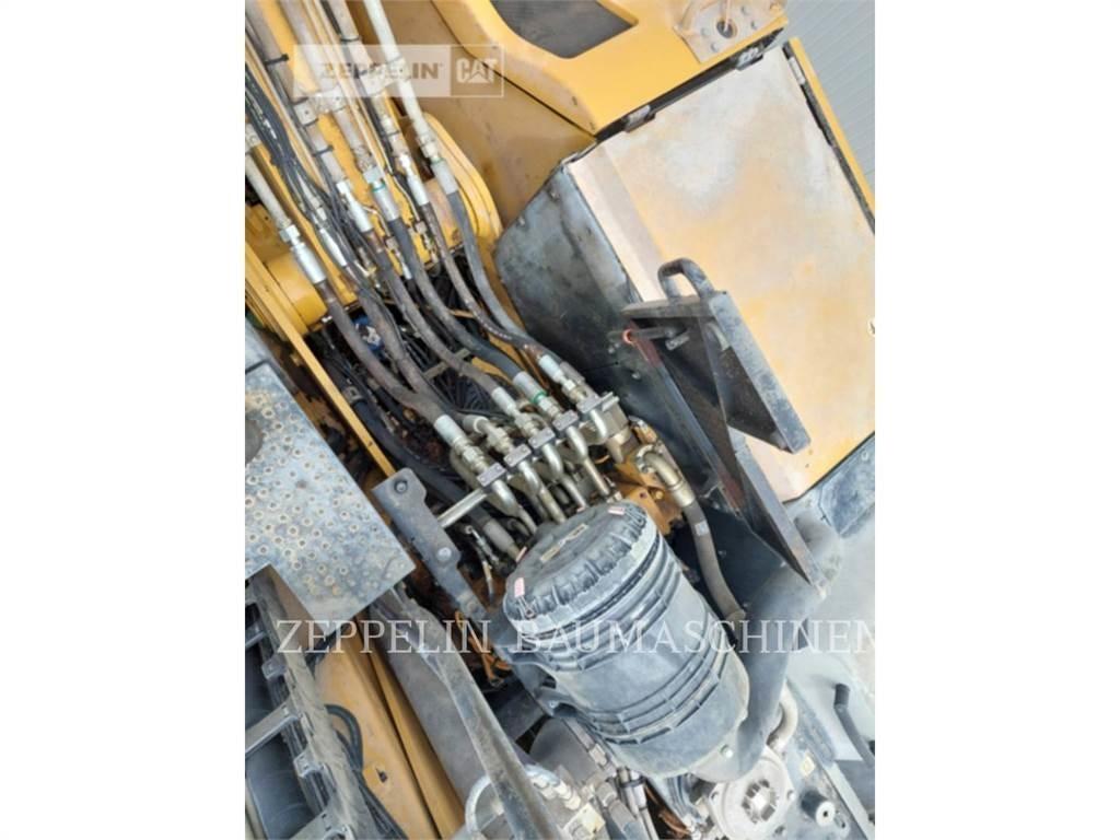 CAT MH3024-06C Gravemaskiner for riving