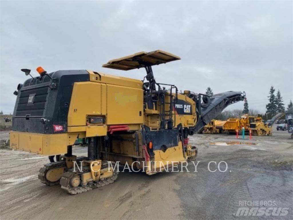CAT PM825 Asfaltutleggere