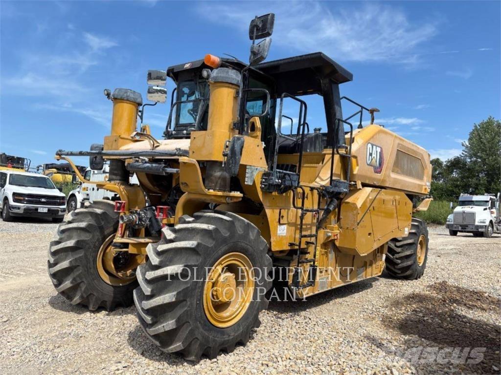 CAT RM600-01 Asfaltutleggere