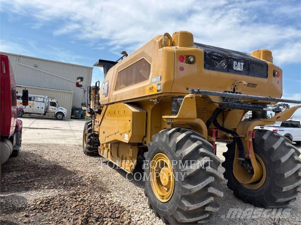 CAT RM600-01 Asfaltutleggere