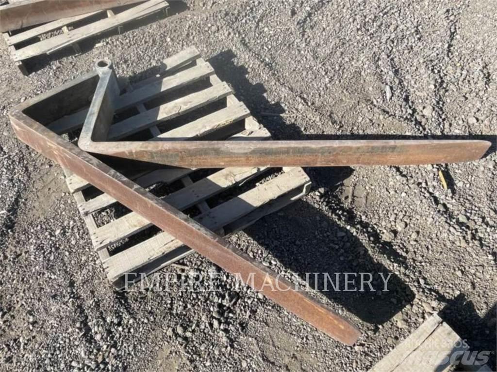 CAT TH TNS72 Pallegafler
