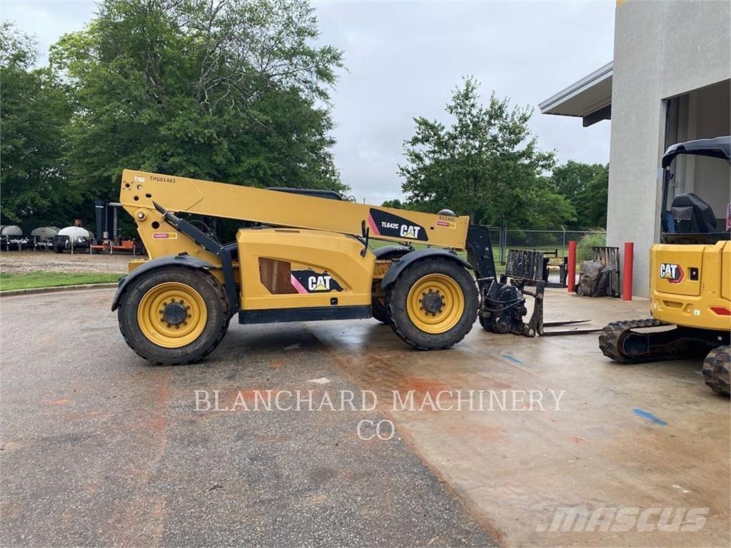 CAT TL 642 C Teleskoplastere