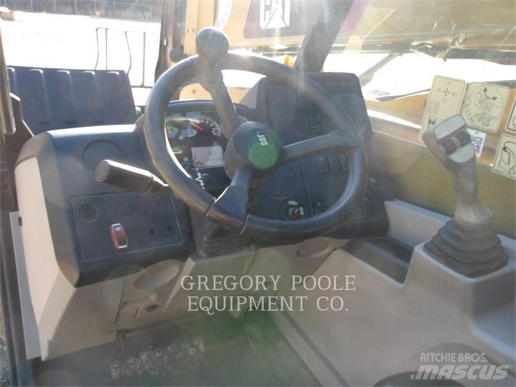 CAT TL642D Teleskoplastere