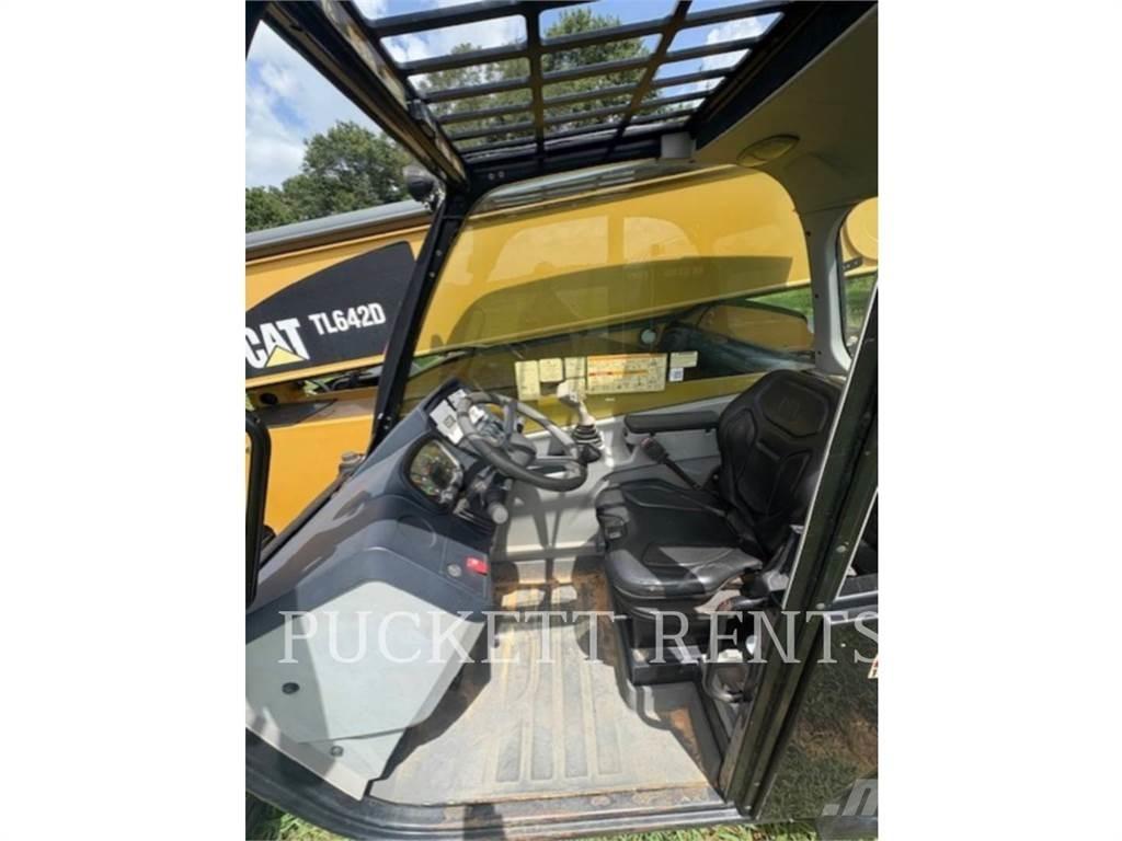 CAT TL642D Teleskoplastere