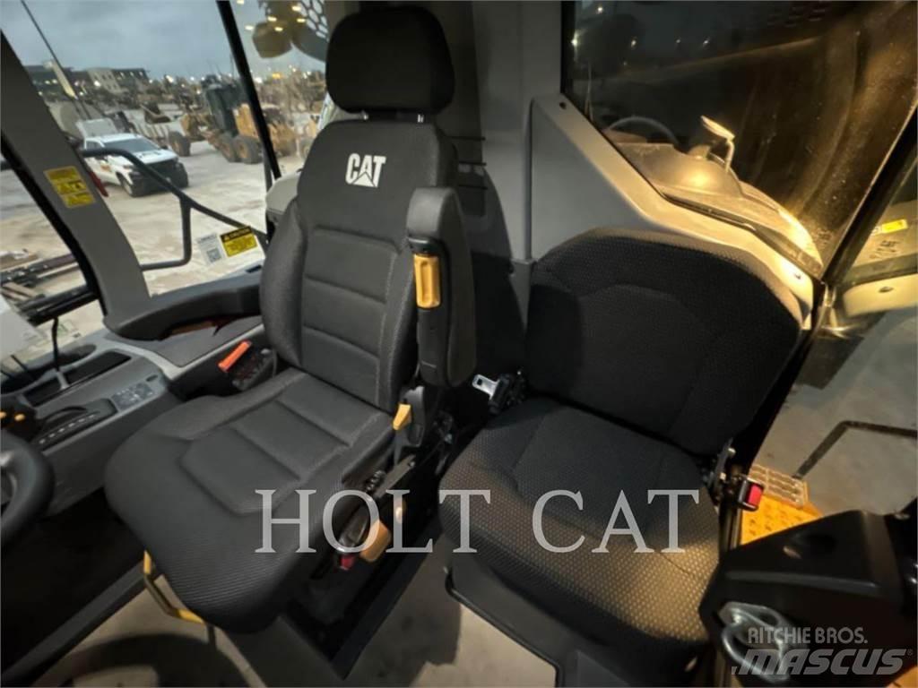 CAT W00 740GC Tankbiler