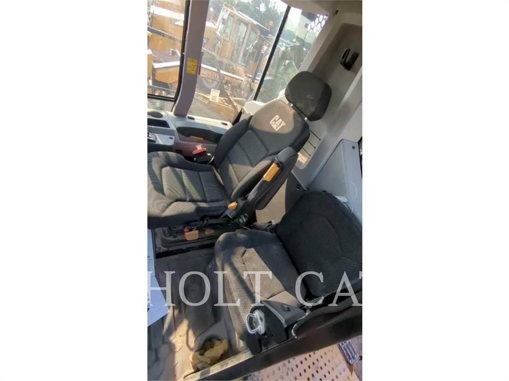 CAT W00 740GC Tankbiler