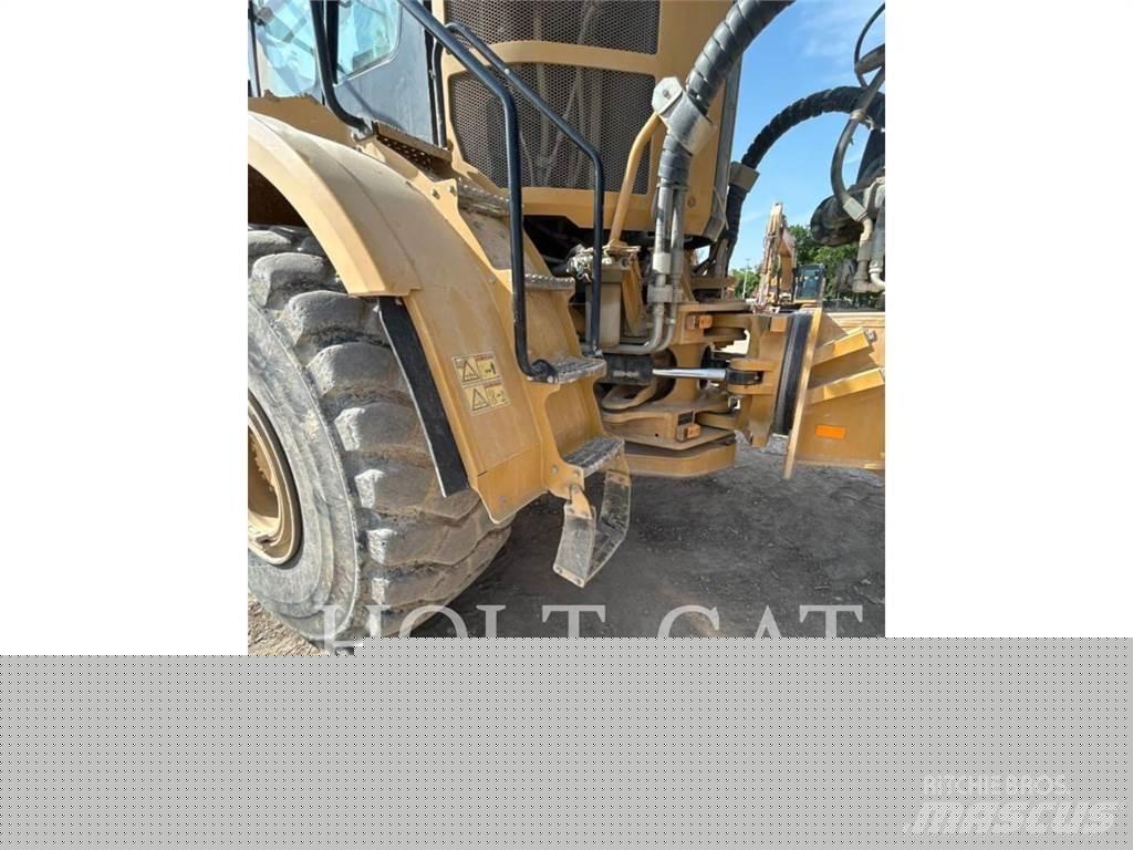 CAT W00 740GC Tankbiler