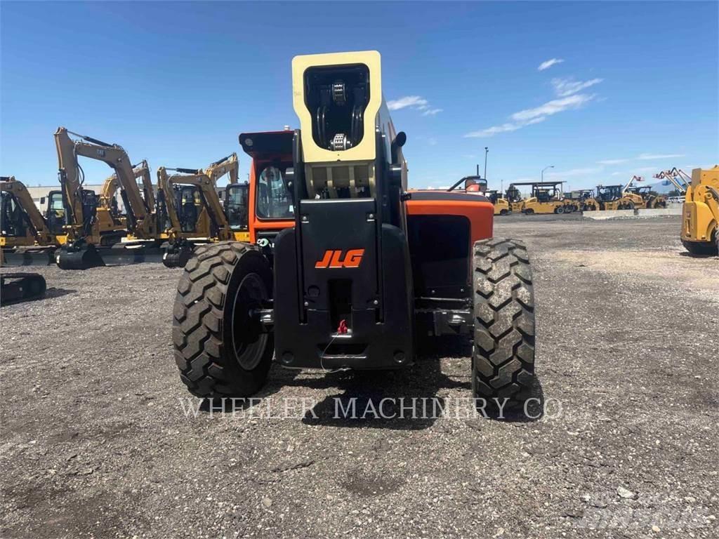 JLG 1055 Teleskoplastere