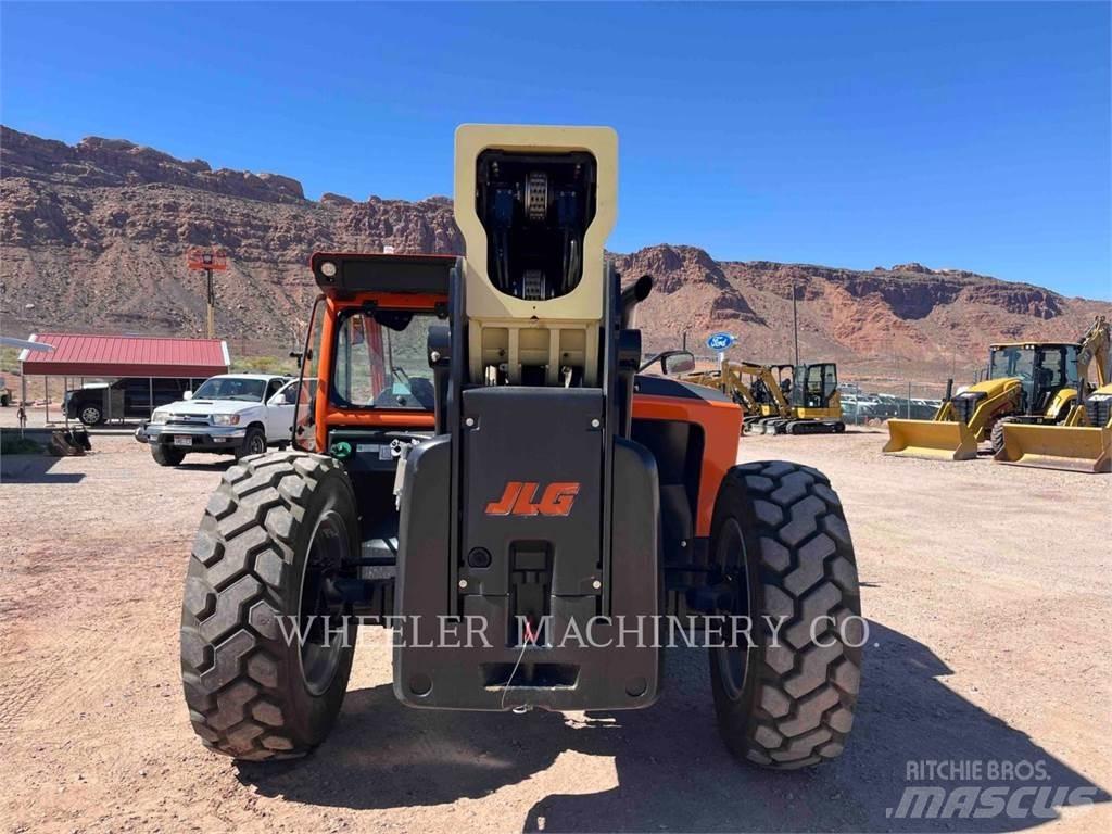 JLG 1055 Teleskoplastere