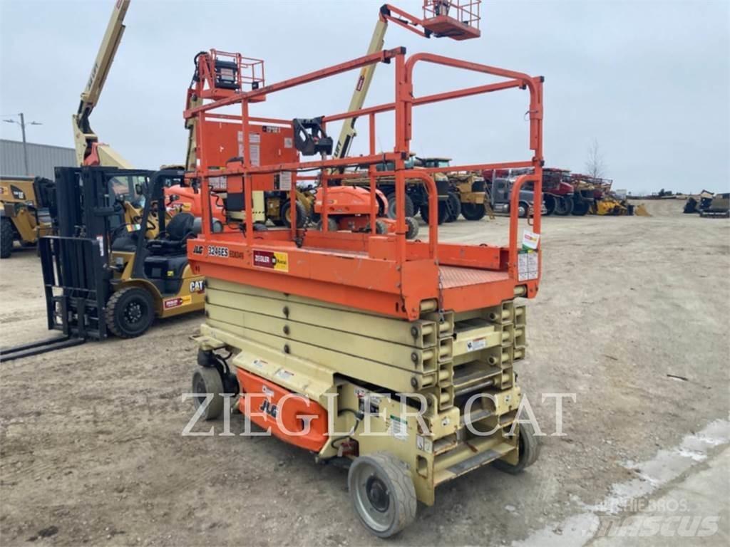 JLG 3246ES Sakselifter