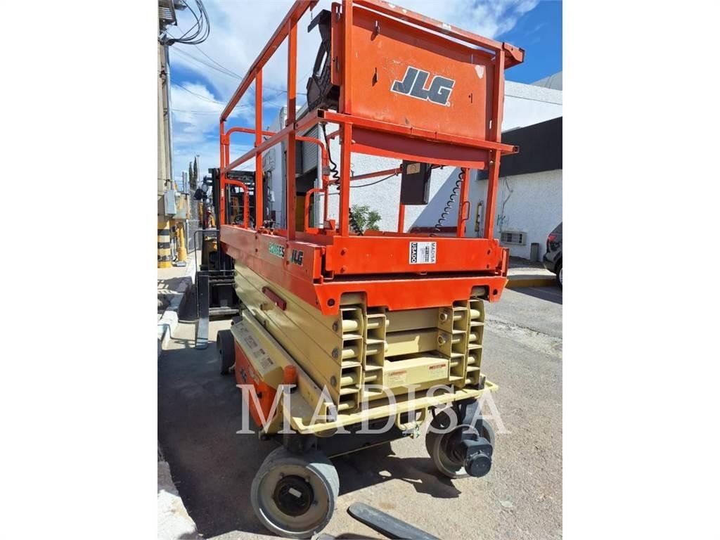 JLG 3246ES Sakselifter
